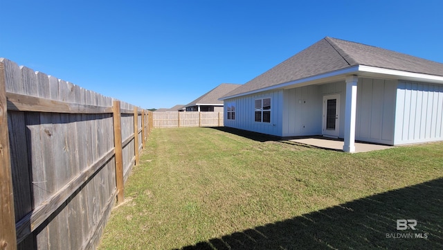 view of yard featuring a patio