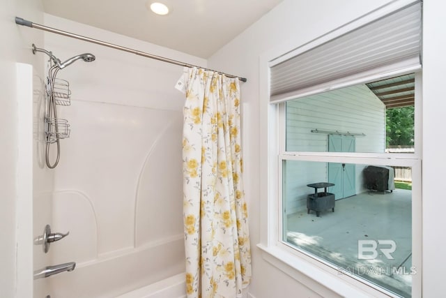 bathroom with shower / bath combo with shower curtain