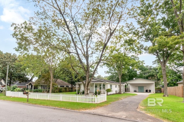 single story home featuring a front lawn and a carport