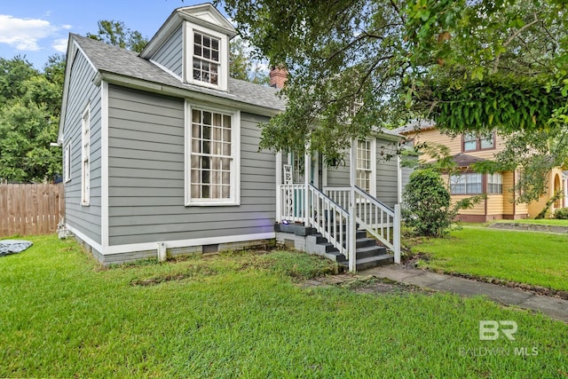 view of front facade with a front yard