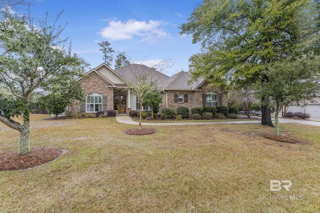 view of front of home featuring a front yard