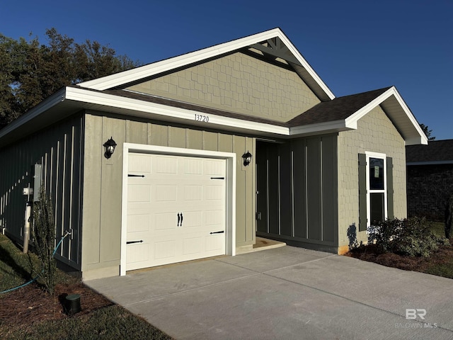 13720 Shea Cir, Foley, AL 36535 - garage featuring driveway