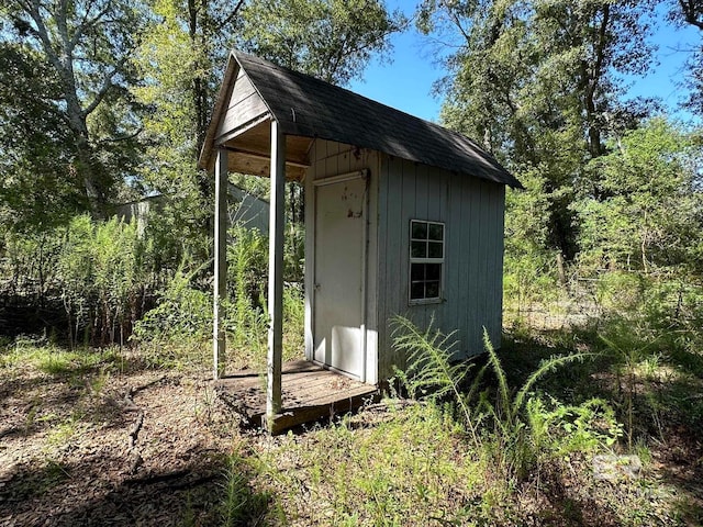 view of outdoor structure