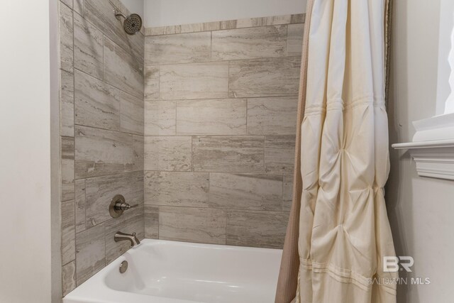 full bath with shower / bath combo with shower curtain