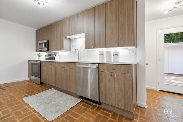 kitchen featuring tasteful backsplash, sink, and stainless steel appliances