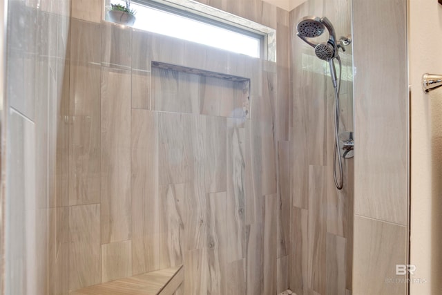 bathroom featuring tiled shower