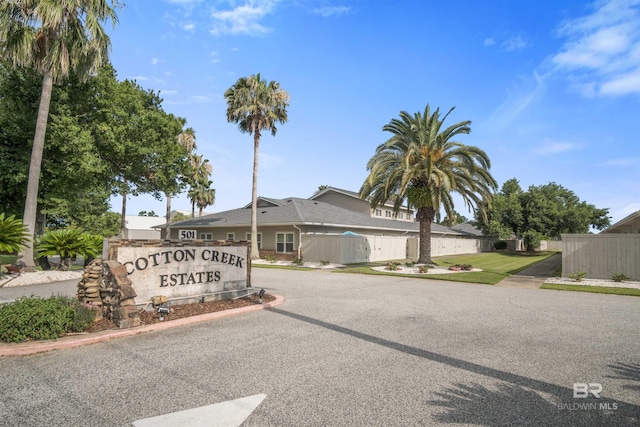 view of community / neighborhood sign