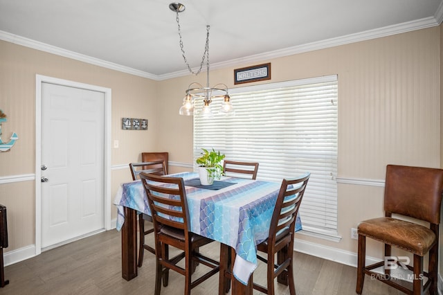 dining area with dark wood-style floors, plenty of natural light, and crown molding