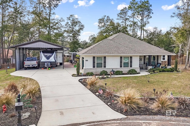 view of front facade featuring a carport and a front lawn