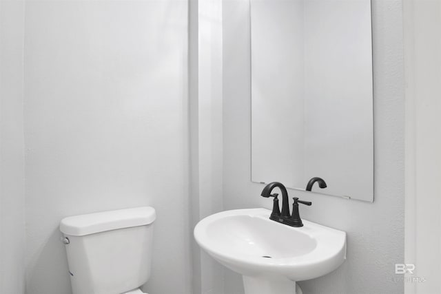 bathroom featuring toilet and sink