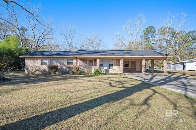 ranch-style home featuring a carport and a front lawn