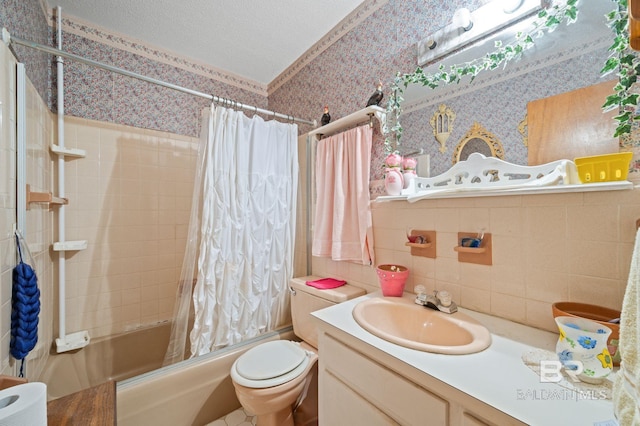 full bathroom featuring vanity, tasteful backsplash, shower / bath combination with curtain, and toilet