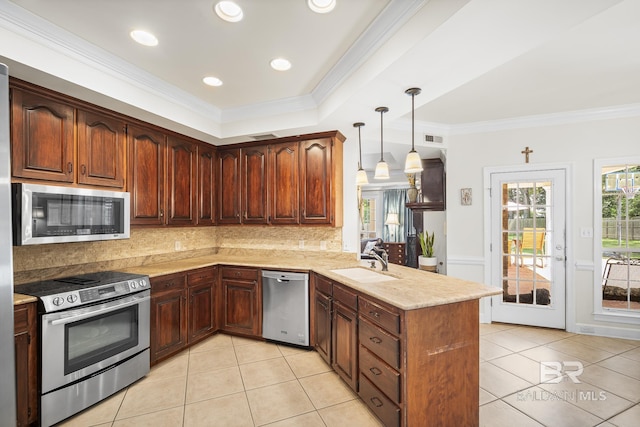 402 Potters Mill Ave, Daphne, AL 36526 - kitchen with appliances with stainless steel finishes, a peninsula, a sink, backsplash, and light countertops