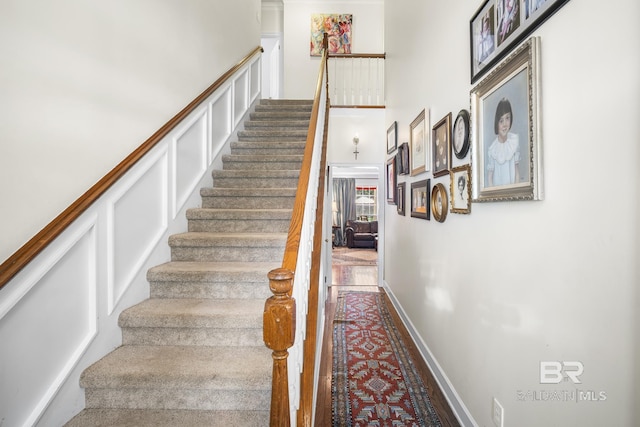 402 Potters Mill Ave, Daphne, AL 36526 - stairway with baseboards