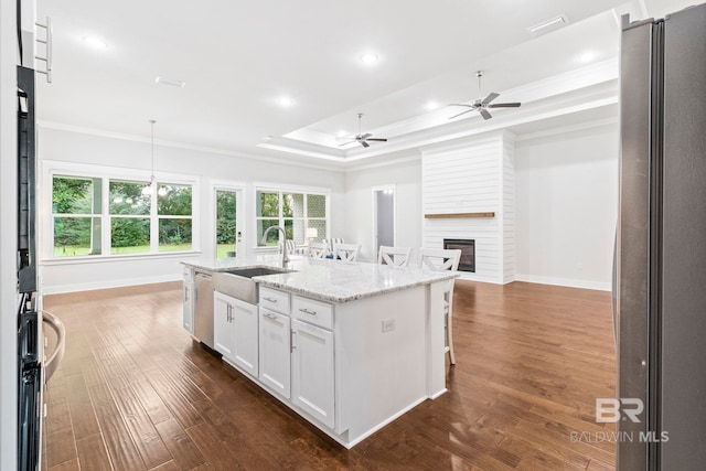 360 Nandina Loop, Fairhope, AL 36532 - kitchen featuring ornamental molding, a sink, baseboards, ceiling fan, and white cabinets