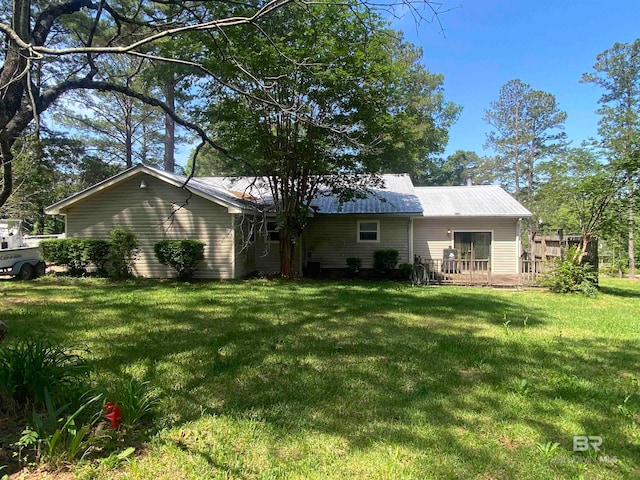 view of front of house with a front yard