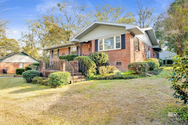 view of front facade with a front yard