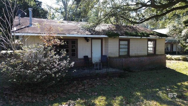 back of house with a yard