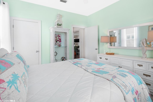 bedroom featuring ceiling fan