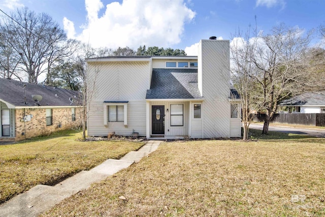 view of front facade featuring a front yard