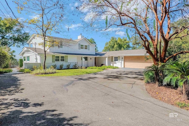 view of front of house featuring a garage