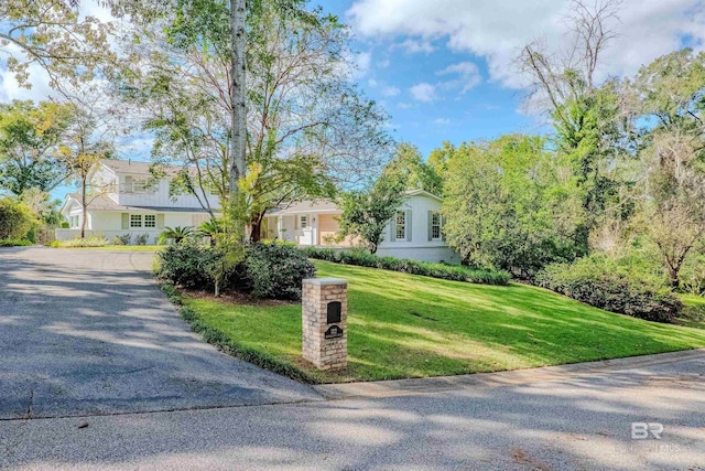 view of front of property with a front lawn