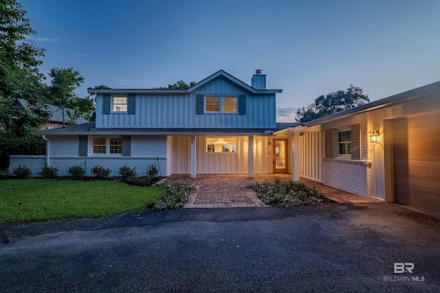 view of front of property with a yard