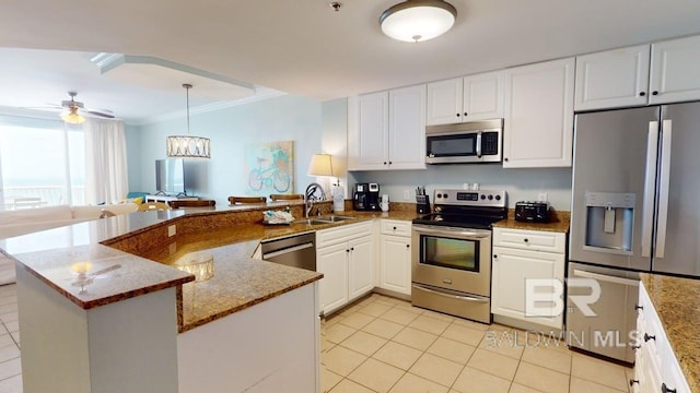 375 Beach Club Trl Unit A-1608, Gulf Shores, AL 36542 - kitchen with stainless steel appliances, a sink, a peninsula, white cabinets, and crown molding