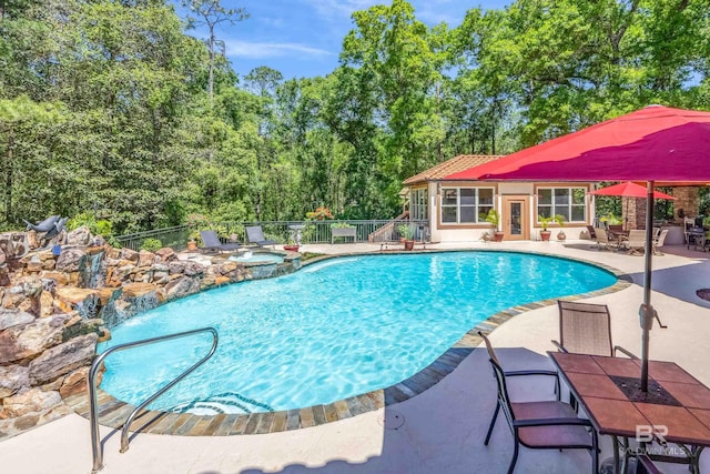 view of swimming pool with an in ground hot tub and a patio area