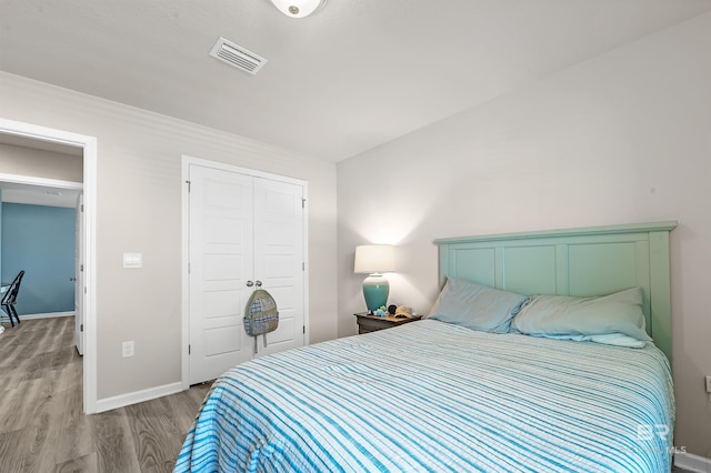 22310 Early Dawn Cir, Foley, AL 36535 - bedroom with visible vents, baseboards, wood finished floors, and a closet
