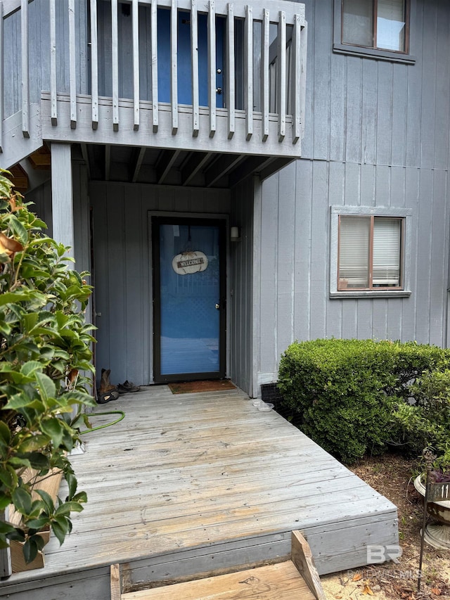 property entrance with a balcony