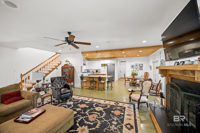 living room featuring ceiling fan and concrete floors