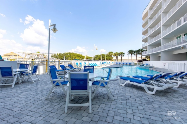 view of swimming pool