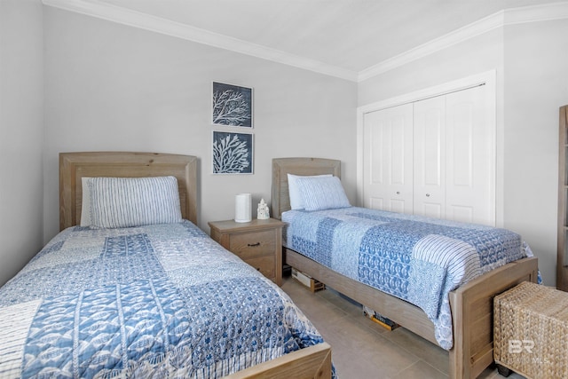 bedroom featuring ornamental molding and a closet