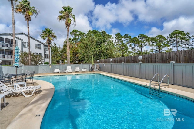 view of swimming pool