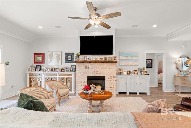 living room with vaulted ceiling, ceiling fan, ornamental molding, and light hardwood / wood-style floors