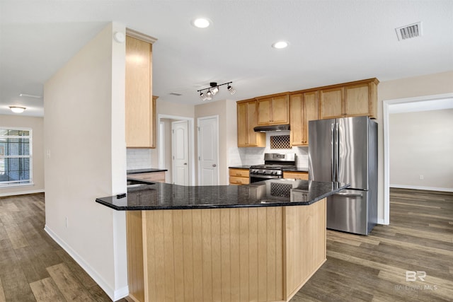 kitchen featuring dark wood-style floors, visible vents, a peninsula, appliances with stainless steel finishes, and tasteful backsplash