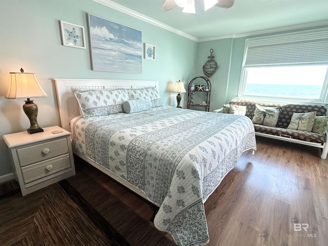 bedroom featuring dark wood-style flooring, crown molding, and ceiling fan