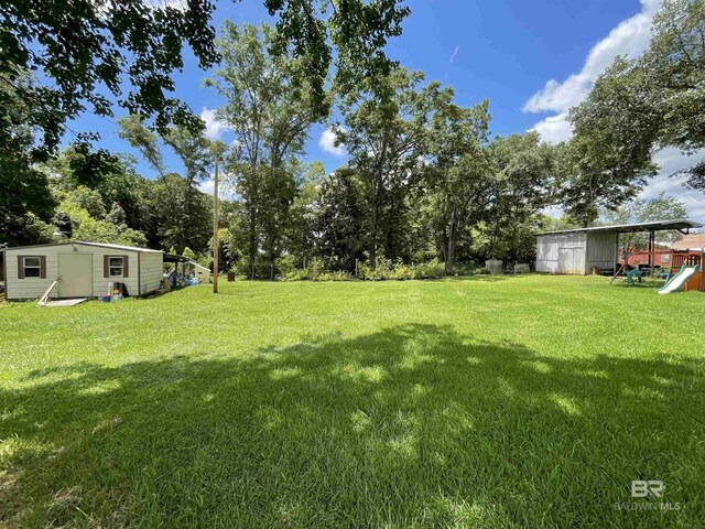 view of yard with a storage unit