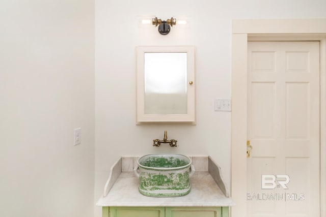 bathroom featuring sink