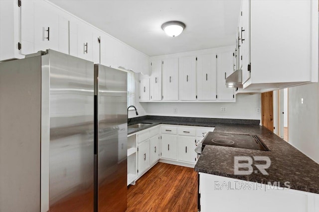 kitchen featuring freestanding refrigerator, electric stove, dark wood-type flooring, white cabinets, and a sink