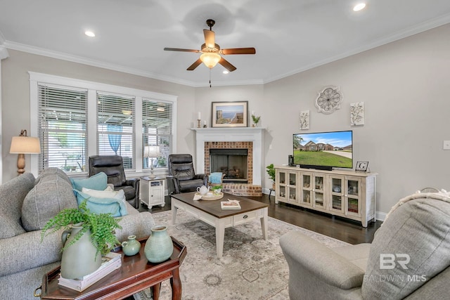 living area with crown molding, ceiling fan, a fireplace, recessed lighting, and wood finished floors