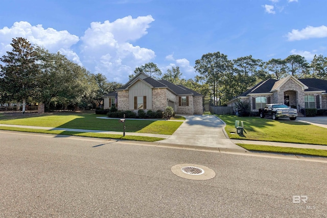 view of front of home featuring a front lawn