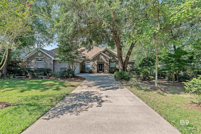 view of front of property with a front lawn