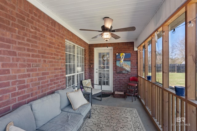 sunroom / solarium with a ceiling fan