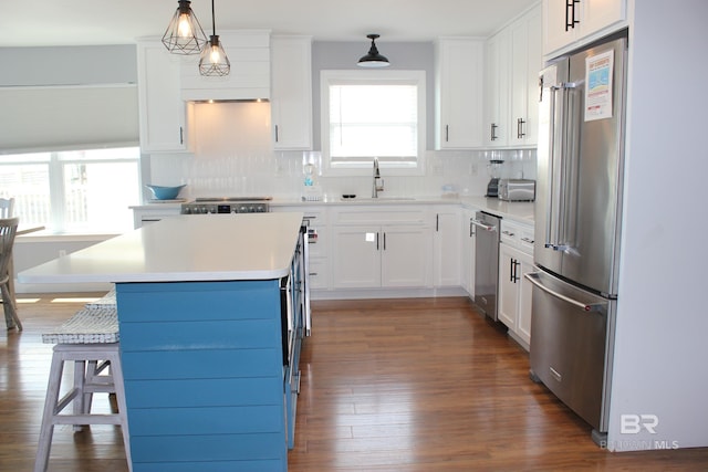 1757 W Beach Blvd, Gulf Shores, AL 36542 - kitchen with stainless steel appliances, a sink, tasteful backsplash, and a breakfast bar