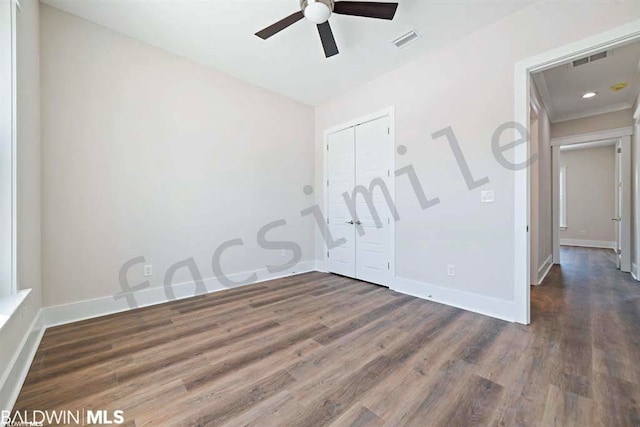 empty room featuring ceiling fan and dark wood-type flooring