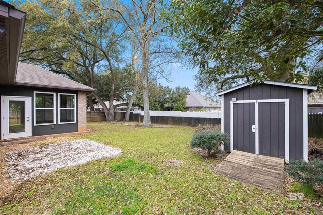 view of yard with a storage unit