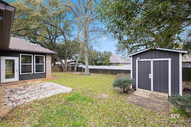view of yard featuring a storage unit