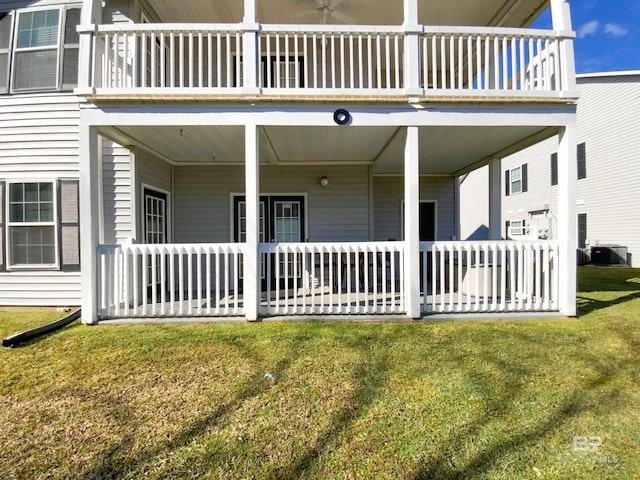 back of house featuring a yard